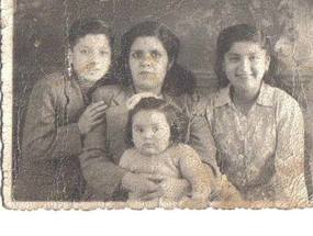 Ester Faunes Vargas junto a sus hijos Ester Faunes Vargas junto a sus hijos