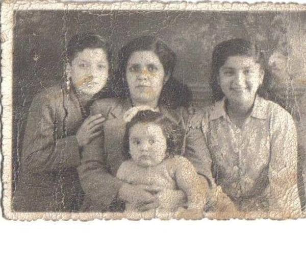 Ester Faunes Vargas junto a sus hijos Ester Faunes Vargas junto a sus hijos