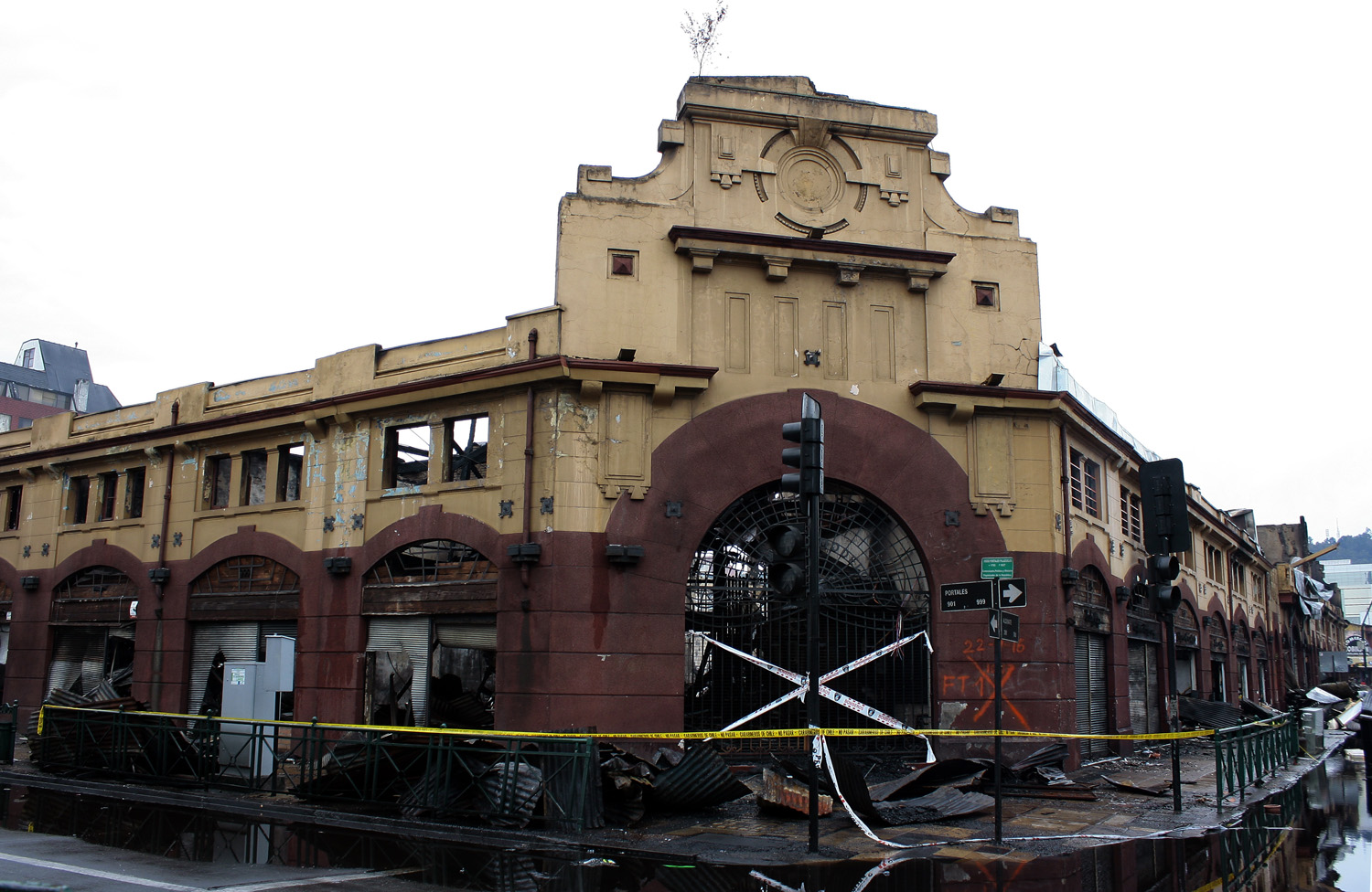 Frontis del Mercado Modelo tras el incendio