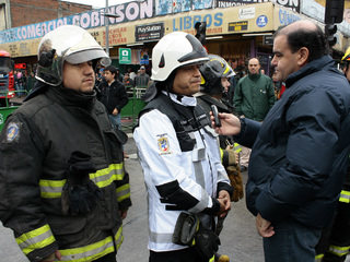 Bomberos en el incendio del Mercado Modelo