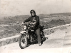 El fotógrafo y su moto El fotógrafo y su moto