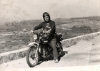 El fotógrafo y su moto El fotógrafo y su moto