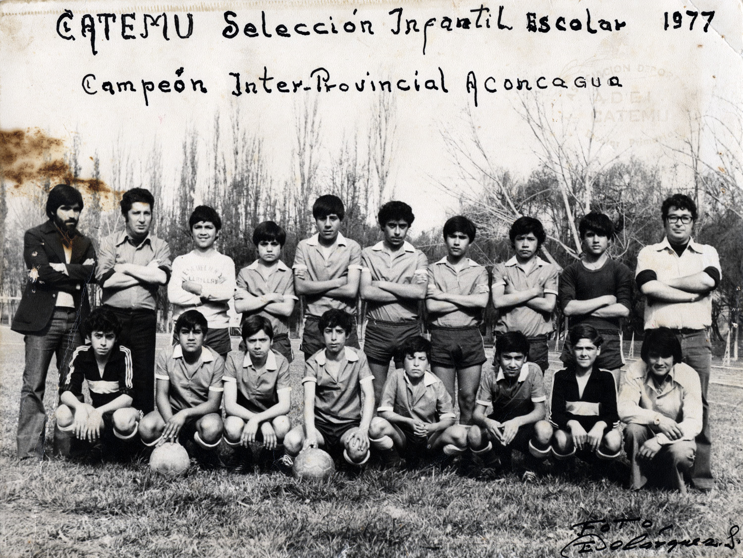 Equipo ganador de fútbol escolar