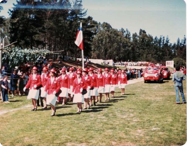 Brigada femenina en desfile de fiestas patrias Brigada femenina en desfile de fiestas patrias