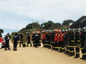 Formación bomberil frente al cuartel