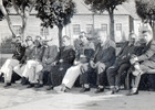 Autoridades de antaño en la plaza de armas de Achao