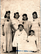 La reina y sus acompañantes La reina y sus acompañantes
