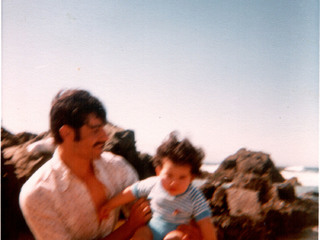 Padre e hijo disfrutando en Las Torpederas