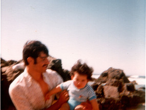 Padre e hijo disfrutando en Las Torpederas