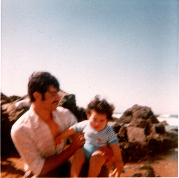 Padre e hijo disfrutando en Las Torpederas