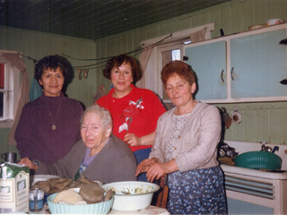 Reunión en casa de la tía Casilda Villegas Reunión en casa de la tía Casilda Villegas
