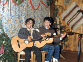 Aprendiendo nuevas posturas en guitarra Aprendiendo nuevas posturas en guitarra