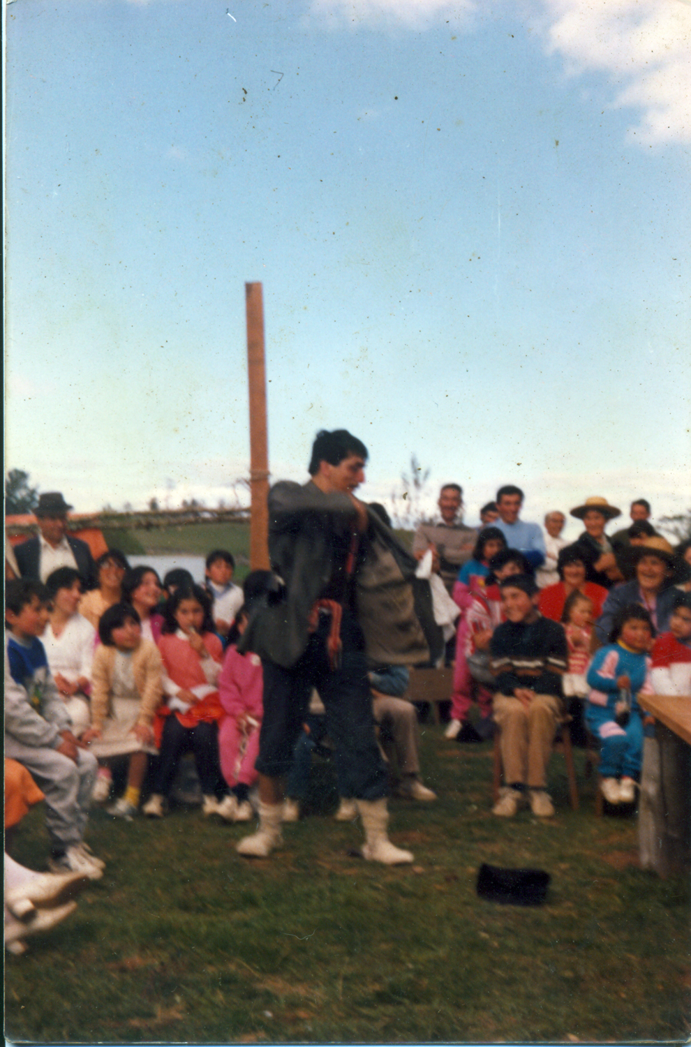 Sesión de teatro en escuela rural El Manzano