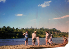 Familia en el río