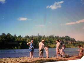 Familia en el río