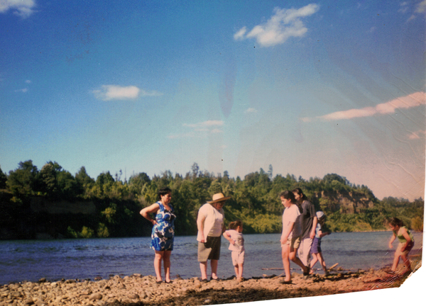 Familia en el río