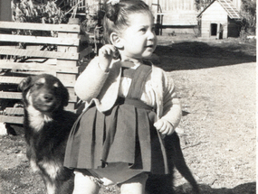 Niña y su mascota