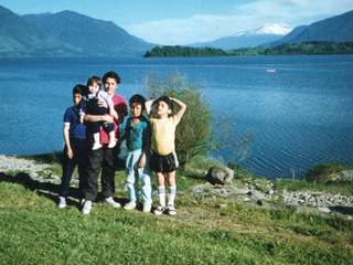 Familia en la costanera de Panguipulli