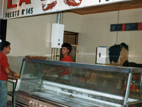 Pescadería La Bahía en el mercado Pescadería La Bahía en el mercado