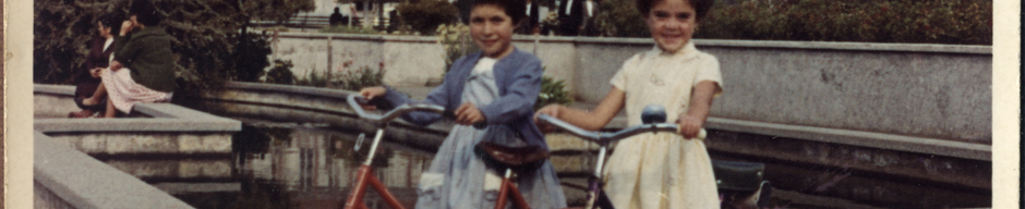Niñas con bicicletas Niñas con bicicletas
