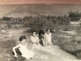 Niñas en el Río