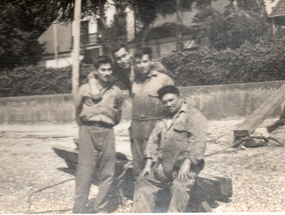 Trabajadores de la fábrica descansando Trabajadores de la fábrica descansando