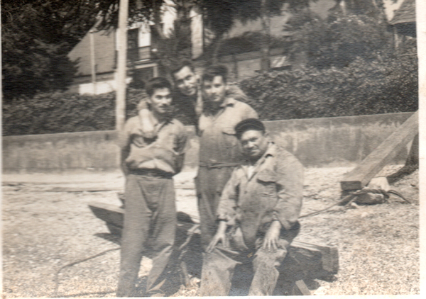 Trabajadores de la fábrica descansando Trabajadores de la fábrica descansando