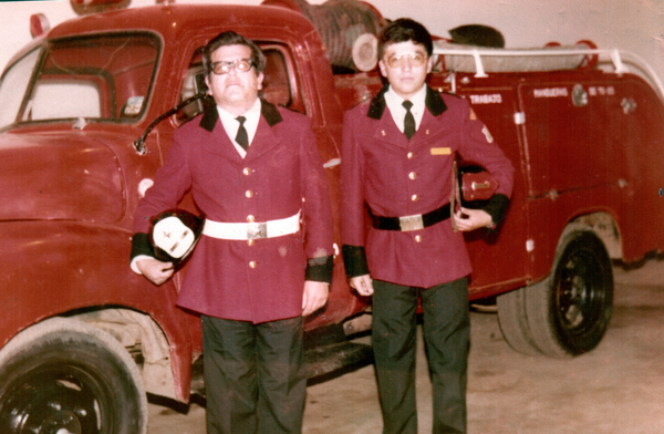 Padre e hijo bomberos Padre e hijo bomberos