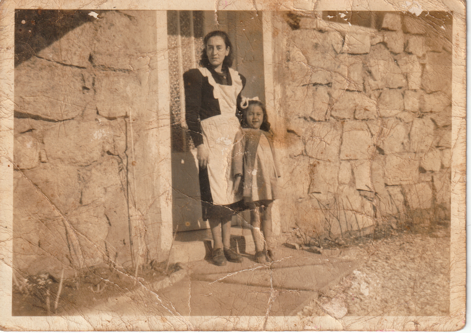 Clorinda Delgado Navarro y su hija Cristina Quezada Delgado Clorinda Delgado Navarro y su hija Cristina Quezada Delgado