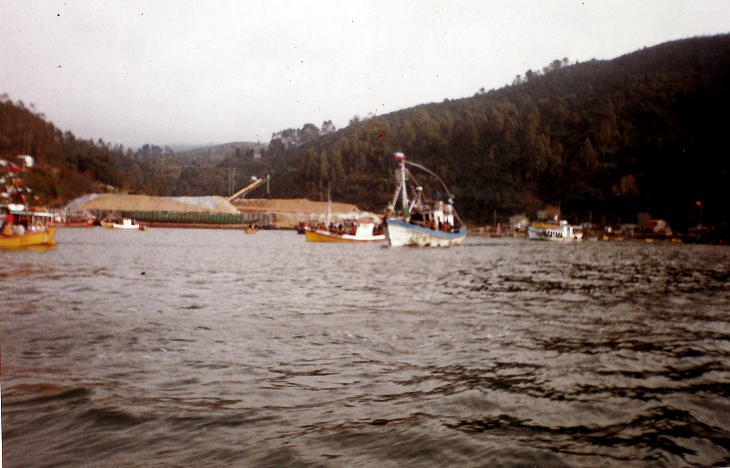 Procesión de San Pedro en la caleta de pescadores Procesión de San Pedro en la caleta de pescadores
