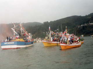Navegando en procesión por la Bahía Navegando en procesión por la Bahía