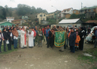 Reunidos en oración en la procesión de San Pedro Reunidos en oración en la procesión de San Pedro