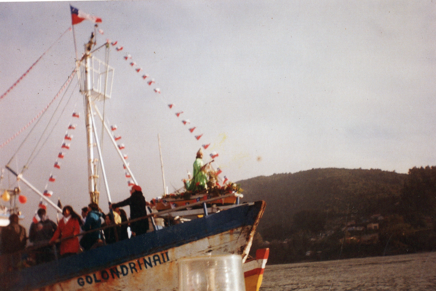 Embarcación Golondrina II llevando en su proa a San Pedro Embarcación Golondrina II llevando en su proa a San Pedro