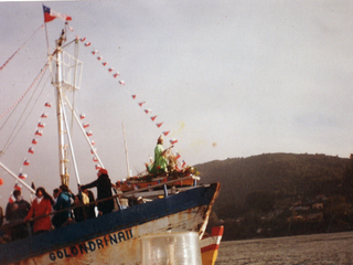 Embarcación Golondrina II llevando en su proa a San Pedro Embarcación Golondrina II llevando en su proa a San Pedro