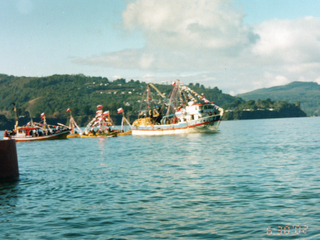 Embarcación pesquera participando de la procesión de San Pedro Embarcación pesquera participando de la procesión de San Pedro
