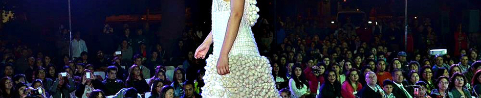 Vestido de novia en desfile del mercado Vestido de novia en desfile del mercado