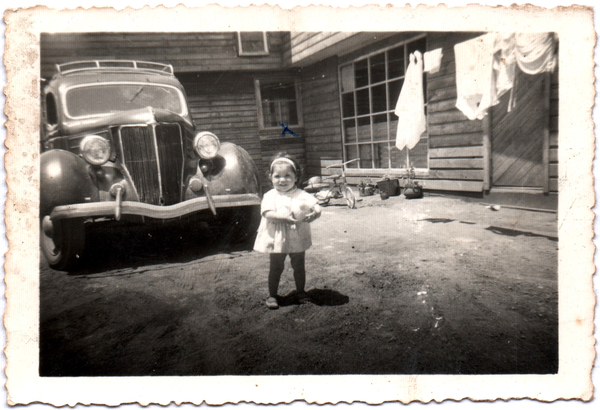 Mi hija Silvia Herrera en nuestra casa