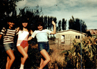 Yo y mis hermanas en el patio de la casa Yo y mis hermanas en el patio de la casa