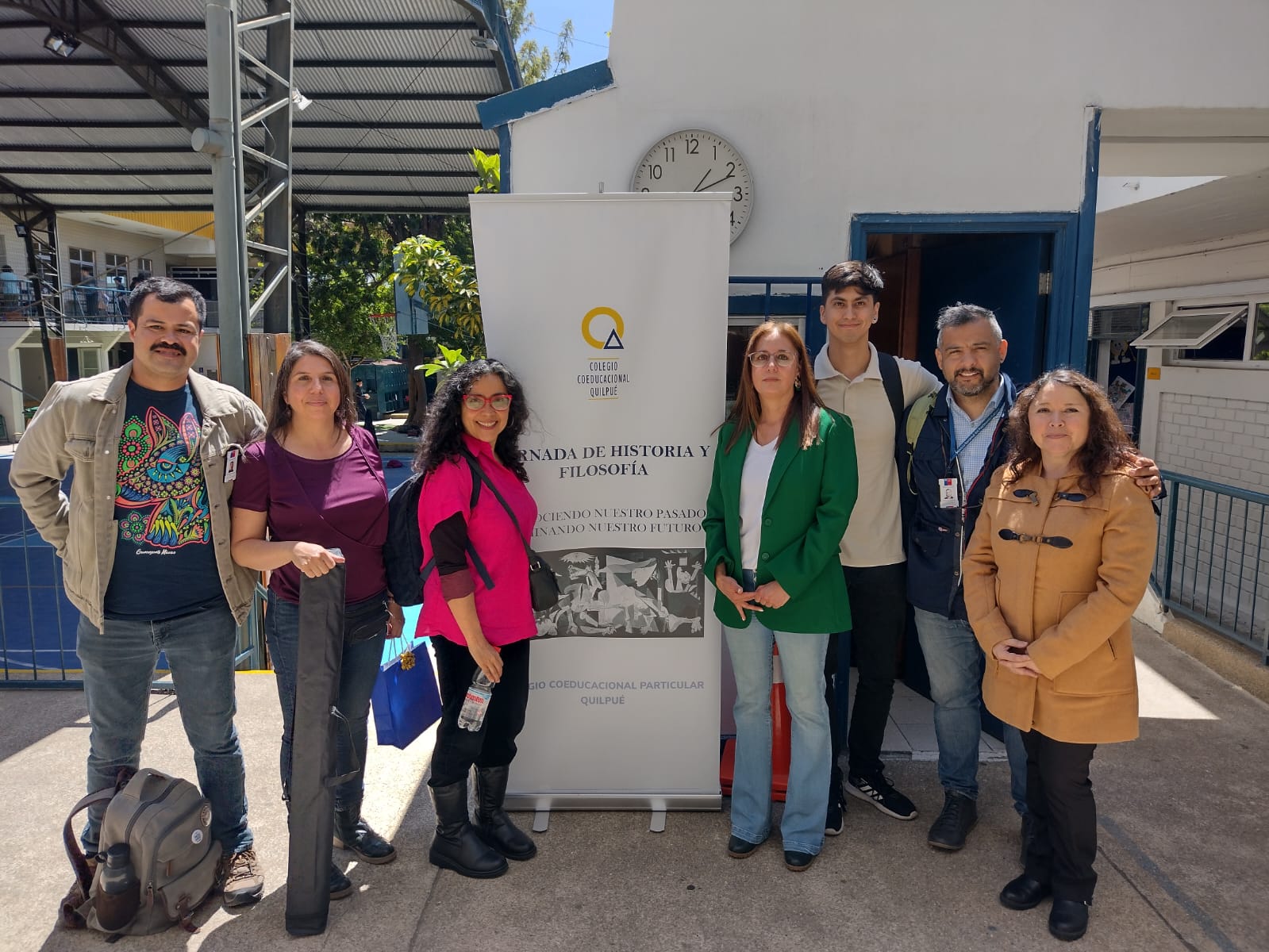 Profesoras del Colegio Coeducacional de Quilpué junto a las y los profesionales del Archivo Nacional. 15 de octubre de 2024 Profesoras del Colegio Coeducacional de Quilpué junto a las y los profesionales del Archivo Nacional. 15 de octubre de 2024
