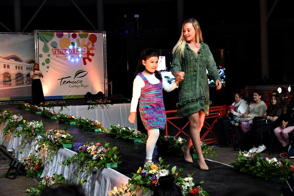 Desfile de modas en el museo ferroviario Desfile de modas en el museo ferroviario