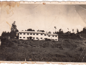 Vista posterior del hotel Riñihue Vista posterior del hotel Riñihue