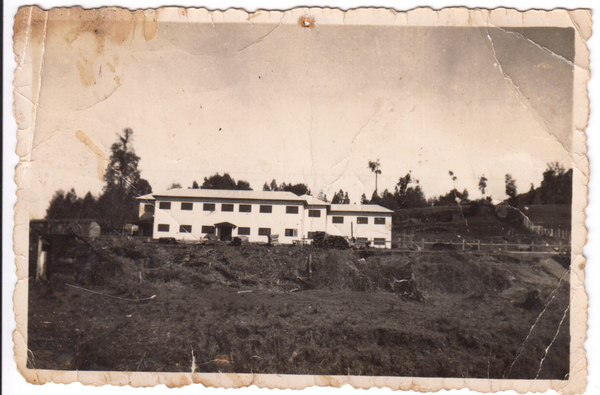 Vista posterior del hotel Riñihue Vista posterior del hotel Riñihue