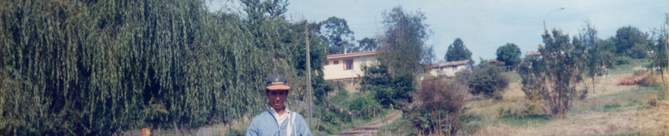 Carlos López camino al lago