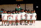 Mónica Gómez con sus alumnos Mónica Gómez con sus alumnos