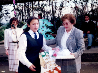 Acto de despedida a Lilia Cárdenas Montenegro por el centro de alumnos Acto de despedida a Lilia Cárdenas Montenegro por el centro de alumnos