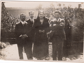 Grupo de amigos de Tito Sanhueza Grupo de amigos de Tito Sanhueza