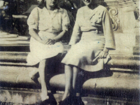 Hermanas en la playa Hermanas en la playa