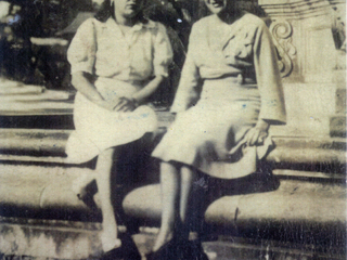 Hermanas en la playa Hermanas en la playa