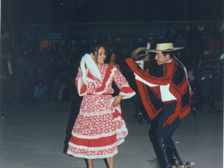 Bailando cueca Bailando cueca