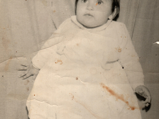 De pie a los 8 meses De pie a los 8 meses